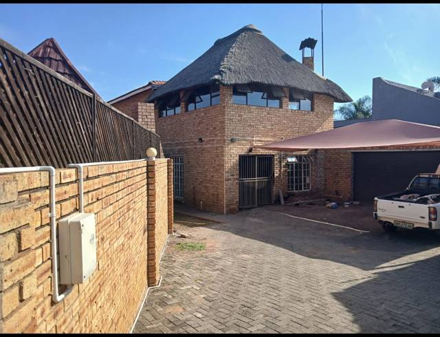 4 BEDROOM HOUSE FOR SALE IN BO-DORP